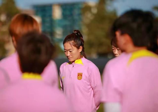 出场29分钟，20投14中，拿到了34分10篮板6助攻，连刷纪录。